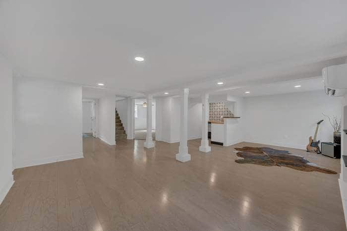 Building Photo - 828 Lemont Dr