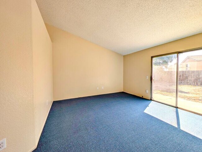 Building Photo - 3 Bedrooms Near the University in the Cimmeron District on Rosarita Street