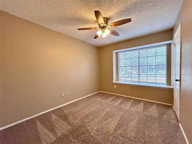 Building Photo - 7612 Islander Dr