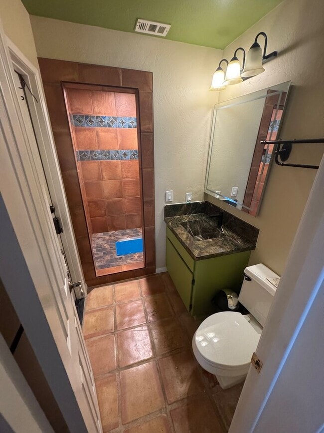 Building Photo - Quail Canyon Rd