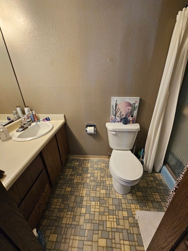 Building Photo - 1405 Pine Cone Rd