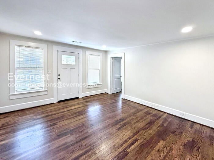 Building Photo - 745 82nd Pl S