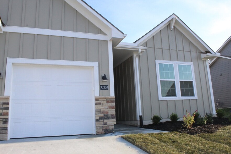 Building Photo - 27309 E Acacia Dr