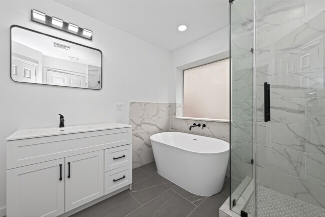 Building Photo - 7714 Stallion Trail Dr