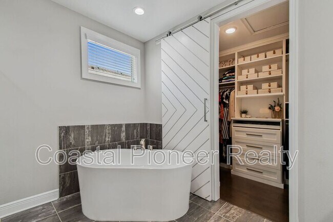 Building Photo - 5408 S Elkins Ave