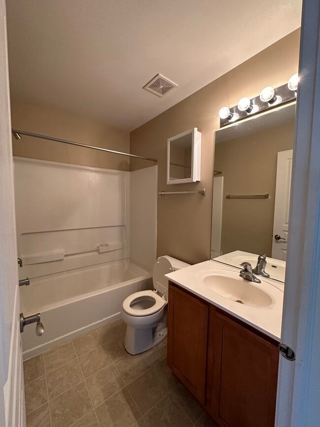 Building Photo - 2462 Emily Ln