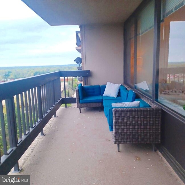 Building Photo - 3705 S George Mason Dr