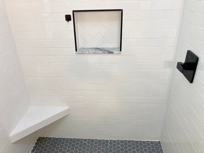 Building Photo - Crystal River Cottage!