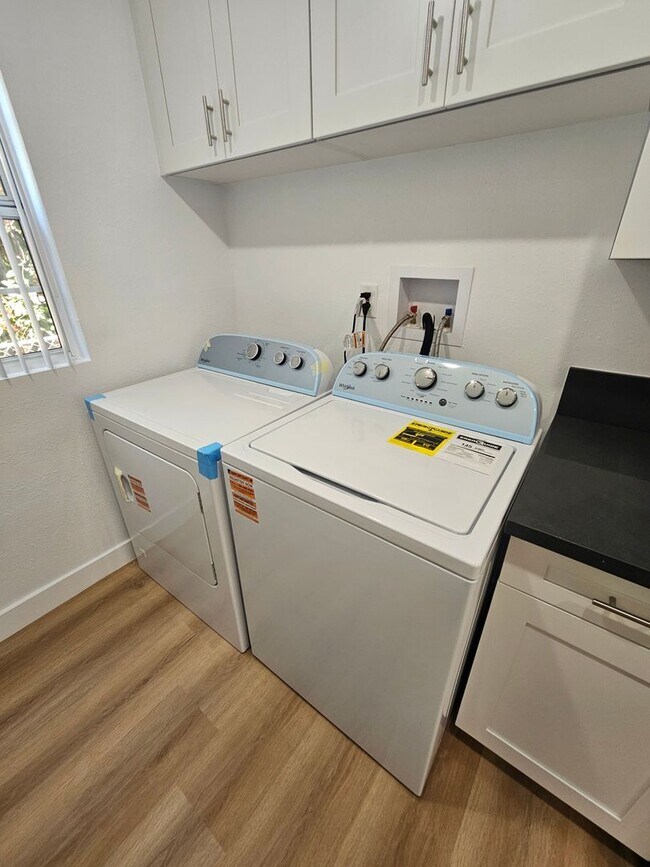 Building Photo - 245 E Ave 38