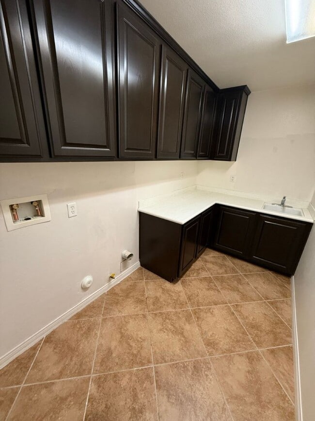 Building Photo - 10317 Titanium St