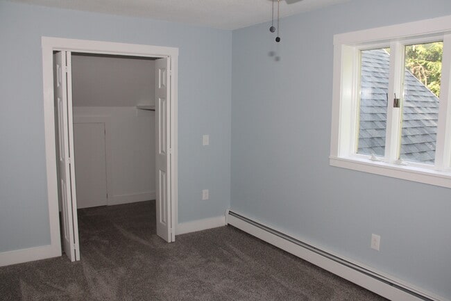 Building Photo - 202 N Ridge Run