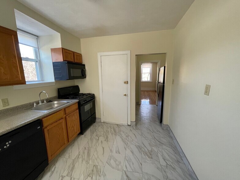 Building Photo - 165 Chiswick Rd