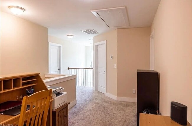 Building Photo - Beautiful 3Bed/2.5Bath Townhome located in...