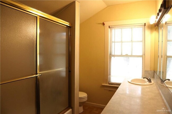 Building Photo - 15 E 8th St