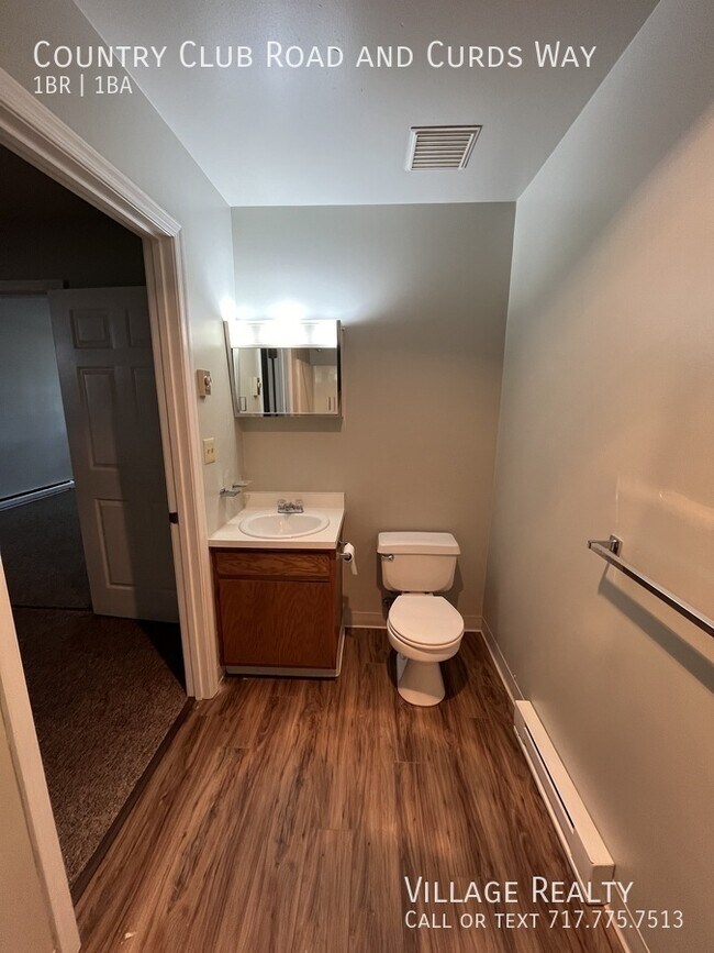 Building Photo - 631 Country Club Rd