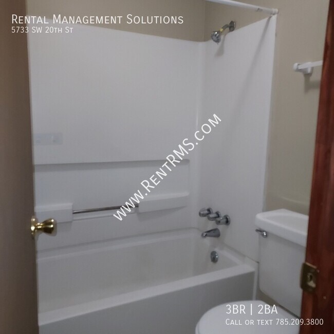 Building Photo - 5733 SW 20th St