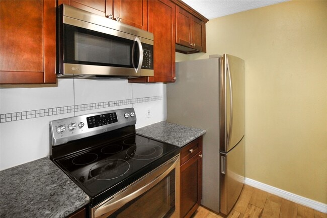 Building Photo - 2800 Jeanetta St