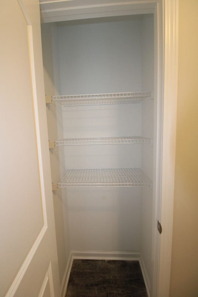 Building Photo - 578 Brushwood Dr