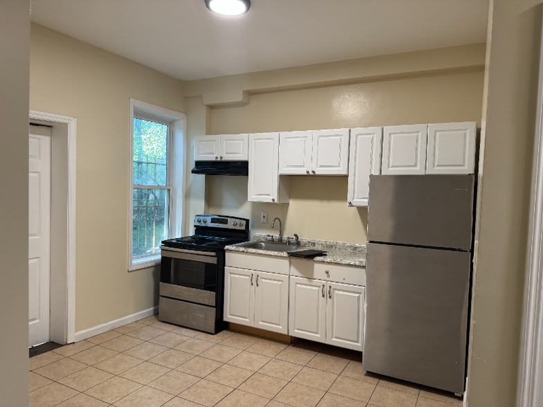 Building Photo - 113 S 11th St