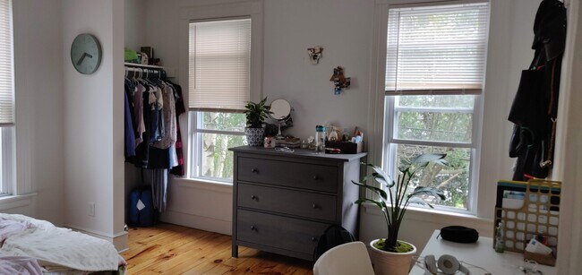 Building Photo - 82 Murray St