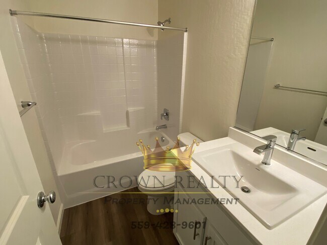 Building Photo - 2244 Samuel St