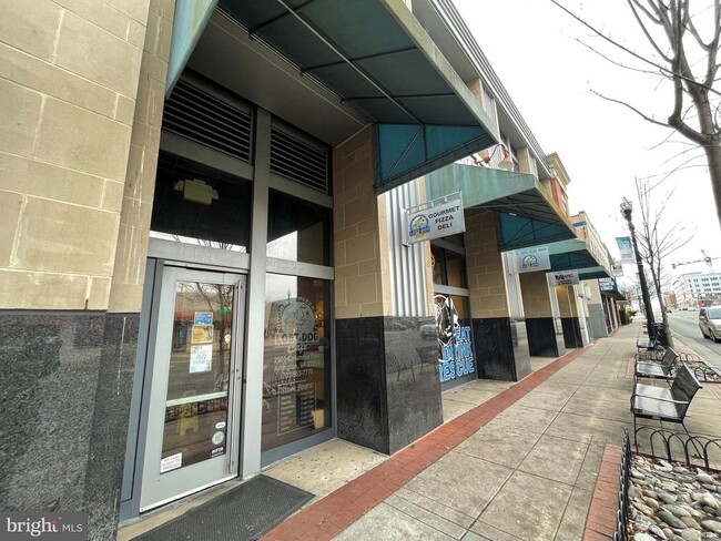 Building Photo - 204 S Ivy St