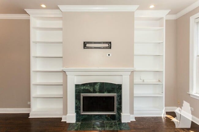 Building Photo - 2 bedroom in Chicago IL 60613