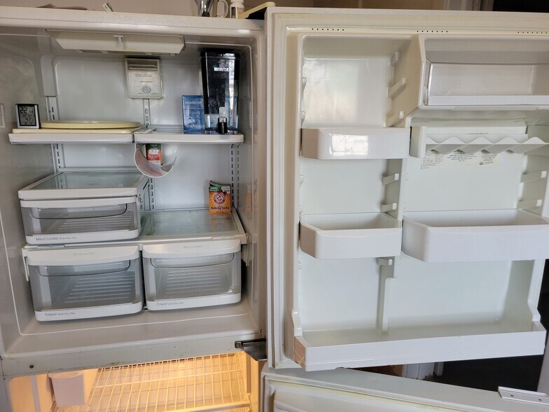 kitchenaid 22 CU Fridge - 2320 W Eastwood Ave