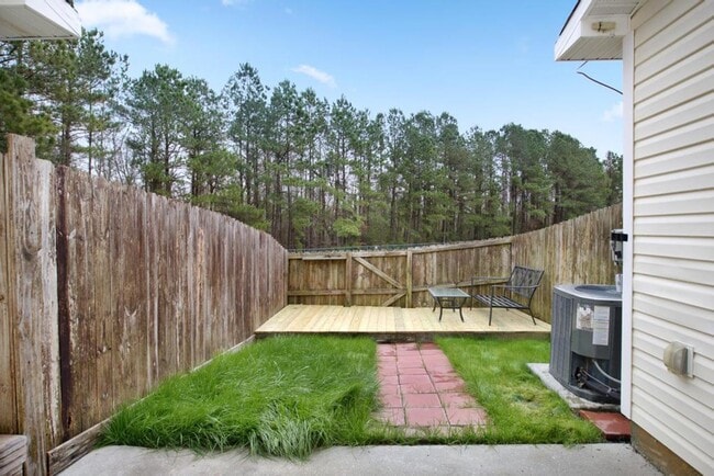 Building Photo - An adorable home! Pets Welcome!