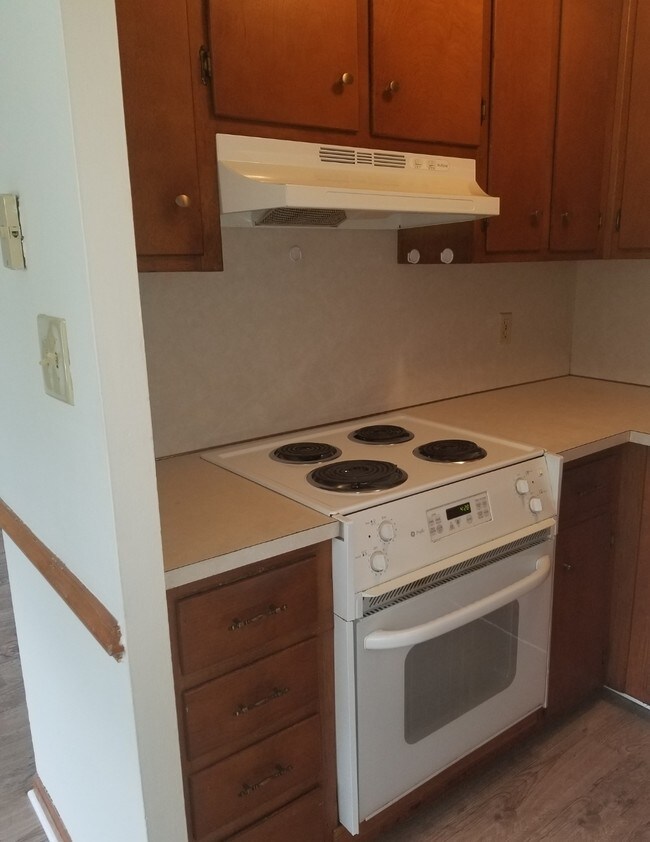 Building Photo - 1252 Gatewood Rd