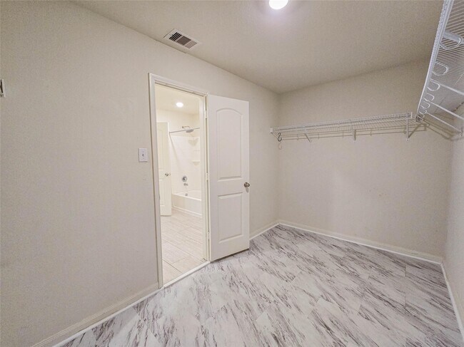 Building Photo - 332 Lone Mountain Dr