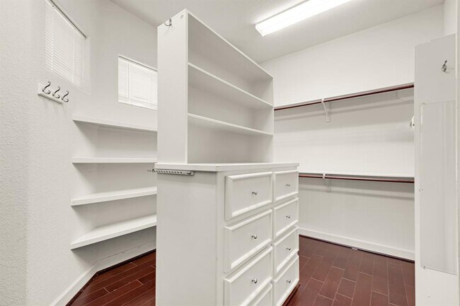 Building Photo - 305 Harborside Cir