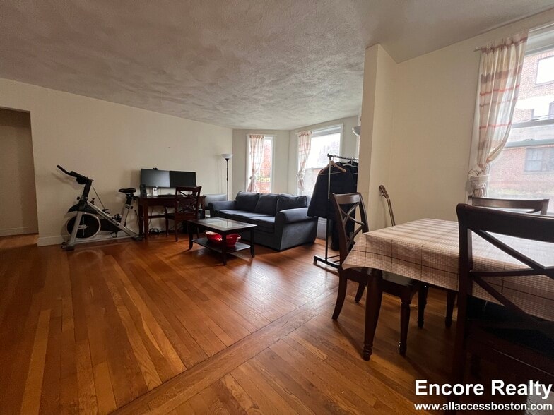 Primary Photo - 316 Tappan St