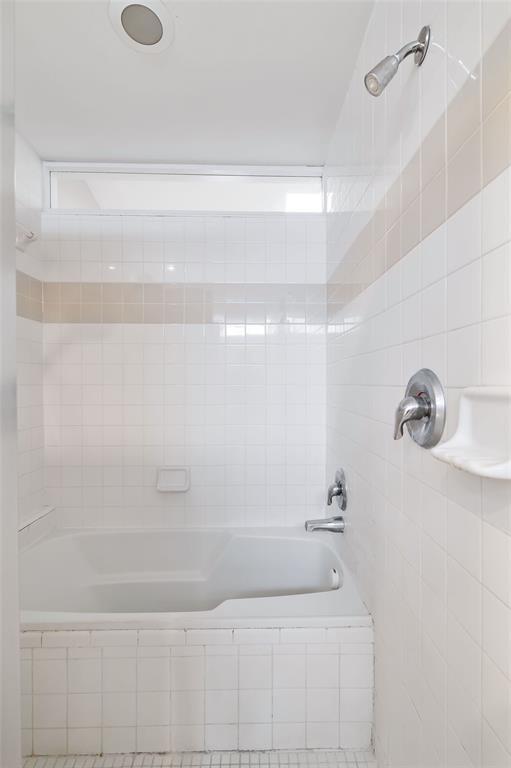 Building Photo - 2605 Calumet St