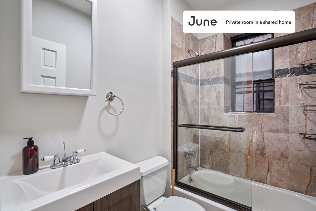 Building Photo - Room in Shared 3 bed/1 bath home in Hamilton Heights