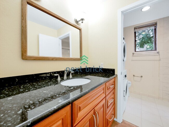 Building Photo - Beautiful 2 Bed 2 Bath Condo for Rent!