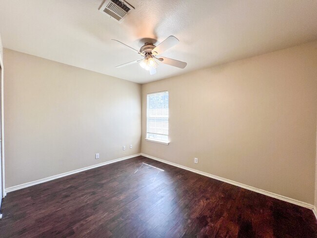 Building Photo - 218 Val Verde Dr