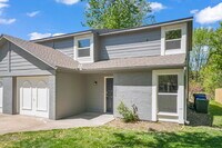 Building Photo - Spacious and updated townhome in Olathe!  1st month is Free!*