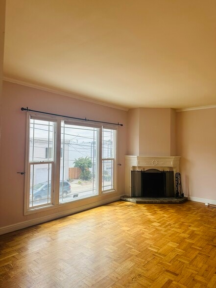 Living Room 14ft. x 19ft. - 245 Concord St