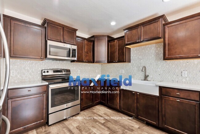 Building Photo - Draper Townhouse - 4 BD 3.5 BA 2 GA