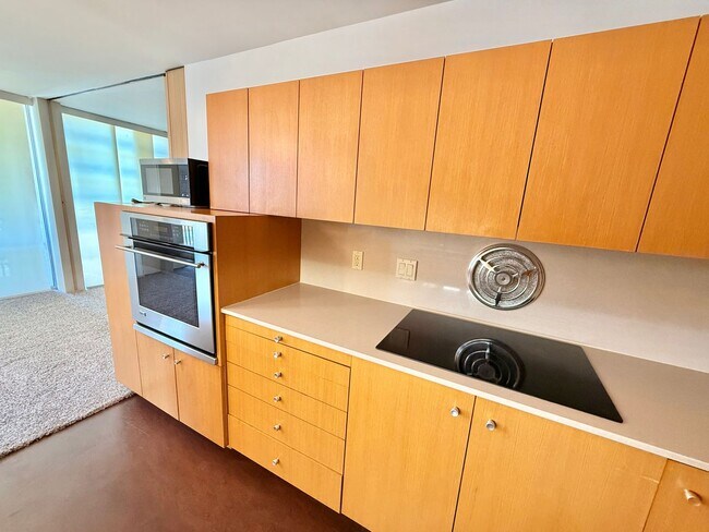 Building Photo - Mid-Century Modern Condo with Views of Balboa Park - 2 Bed x 2 Bath with Parking