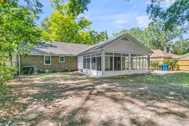 Building Photo - Move-In Ready Home in a Prime Summerville ...