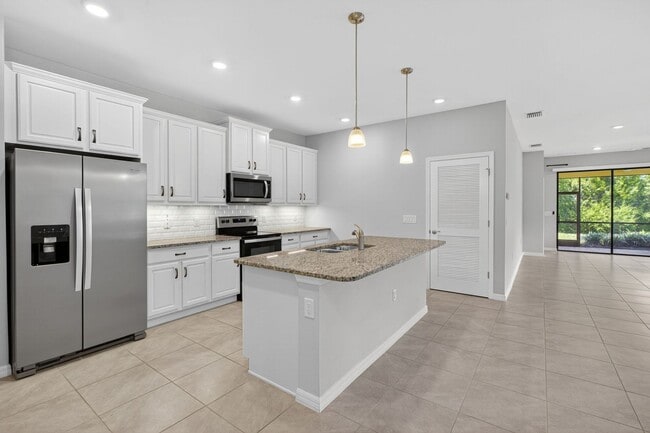 Building Photo - Annual Unfurnished 2 Bedroom 2 Bathroom with a Den located in the Preserve at the West Villages!