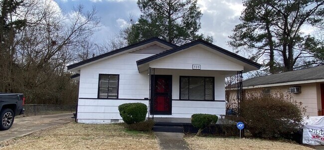 Building Photo - 709 Randolph St