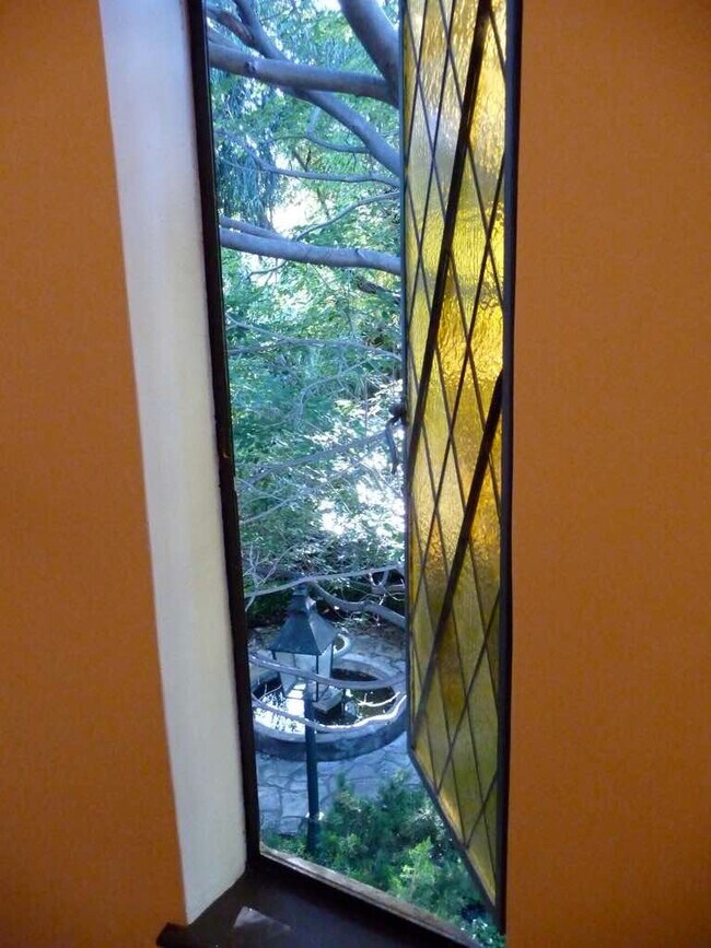 Building Photo - 2057 N Las Palmas Ave