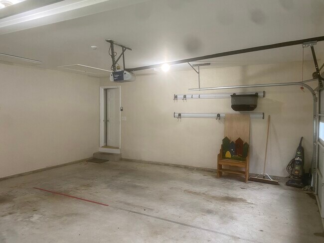 Building Photo - 6130 Hilltop Rd