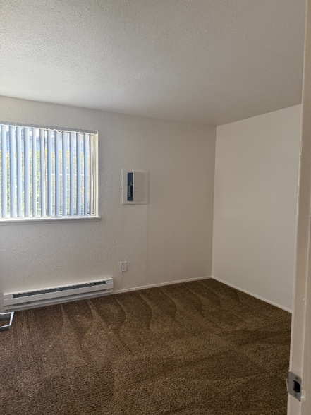 Building Photo - 903 SW 185th Ave