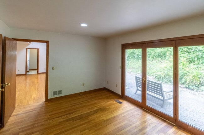 Building Photo - Beautiful Contemporary 3 Bedroom Home