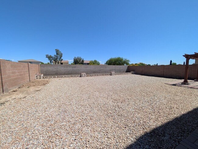 Building Photo - 4 Bedroom 3 Bathroom Circle Cross Ranch Home