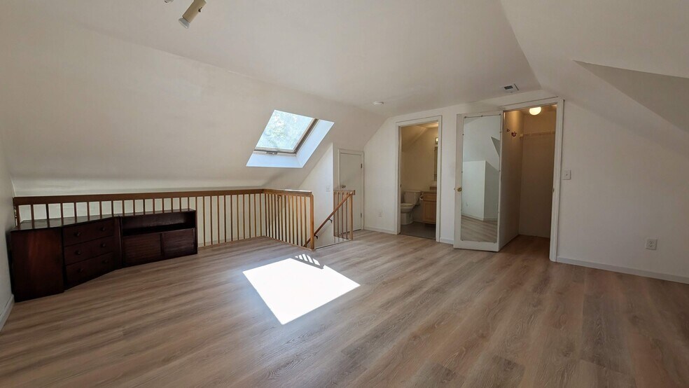 Building Photo - 301 Riverdale Dr